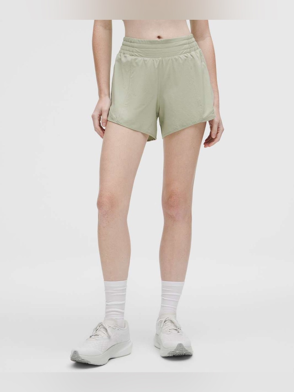 New with tag Lululemon Hotty Hot High-Rise Lined Short 4" size 2
Fog Green